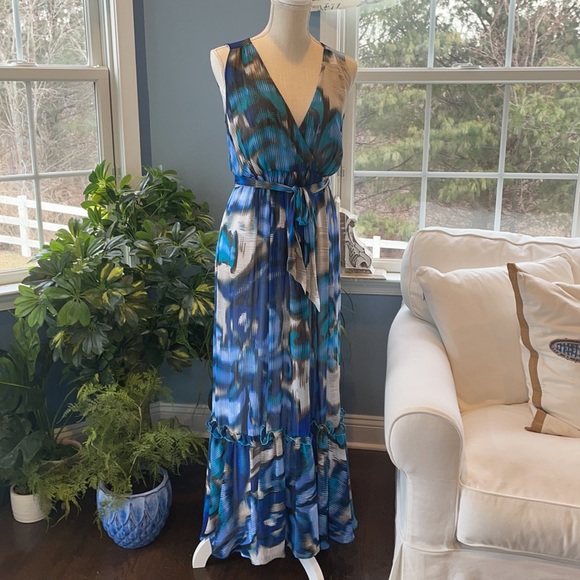 Apostrophe Blue and Cream Patterned Maxi Dress - Picture 5 of 10